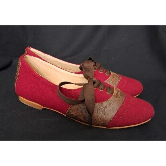 Livie and Luca Women's Sz 6.5 Lace Up Oxfords Flats Burgundy and Brown Cap Toe - Picture 3 of 7